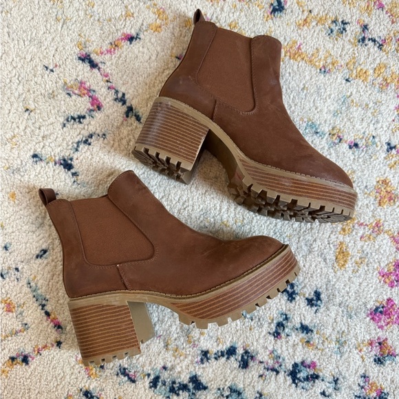 MIA Lugg Boot - Picture 2 of 10